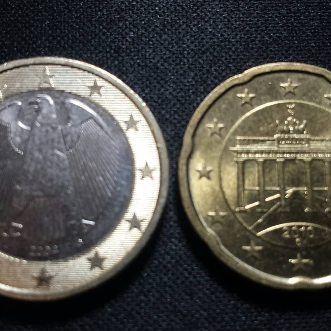 chadwicksirnio's tweet photo. #MrsCFA strikes again at the #Coinstar! #Euro #foreigncoin #Coinsforamateurs #Keepcheckingthatchange #Familyfun https://t.co/XA6I19JnwG