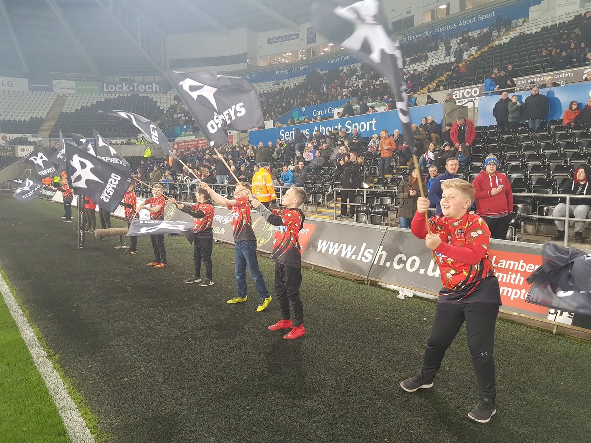 CommunityOsprey's tweet photo. Well @WaterWheelers U10s, @morriston_rfc U10s and @PenalltaRugby1 U7s you did a great job of cheering on the Ospreys to a win tonight. Hope you all enjoyed your evening at the Liberty Stadium! https://t.co/gqtnxoGyCf