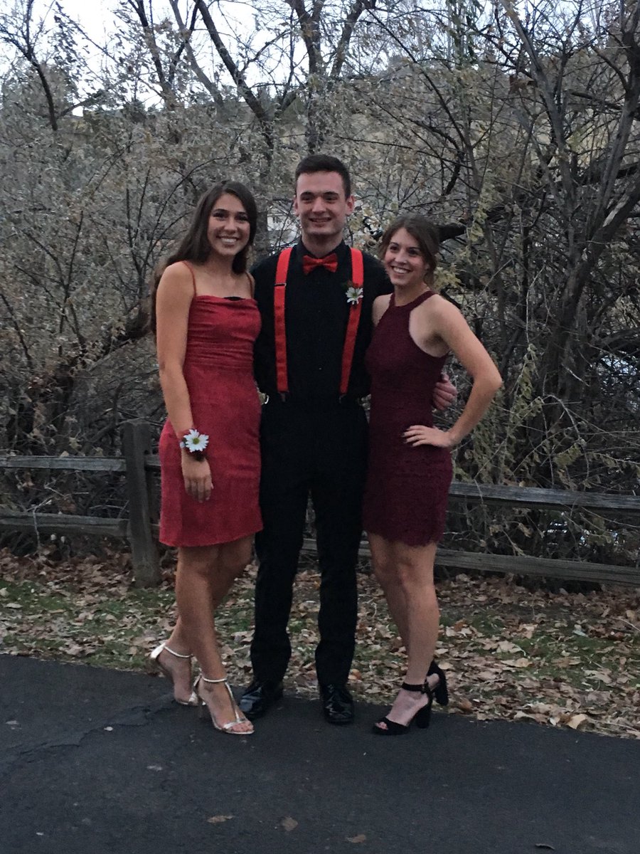 justine_roe's tweet photo. Happy birthday @schaaf_jared!! I really miss crying everyday in math because I can’t handle the duo 😂 lets have a reunion soon! Hope you have a super great day 😊 #gobortles https://t.co/6f4fPUilMr
