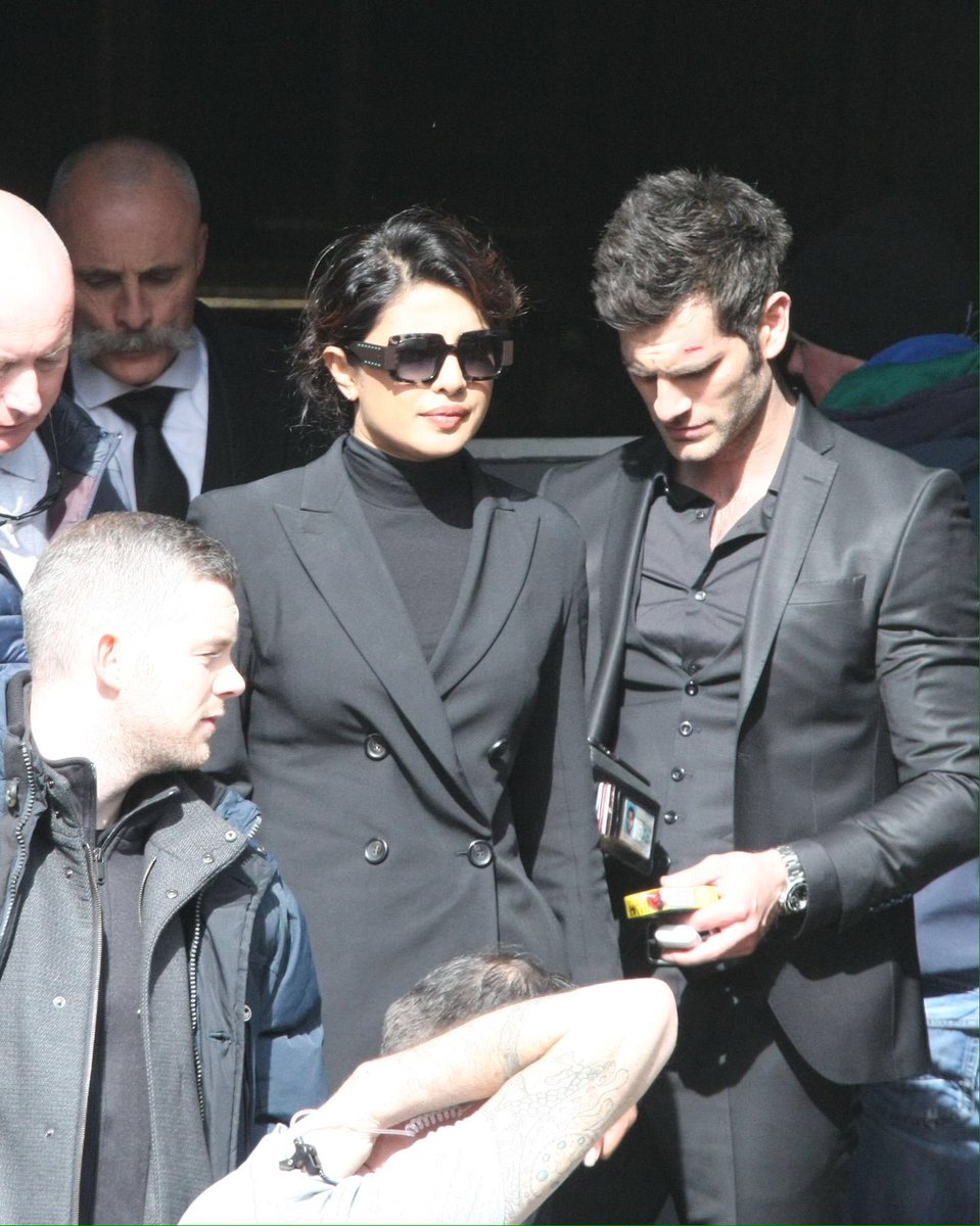 Priyankagreek's tweet photo. Η @priyankachopra στα γυρίσματα τις σειράς #QUANTICO3 στο Δουβλίνο / #priyanka on the set of #QUANTICO3 in Dublin #ireland #priyankachopra #quantico #quanticoabc #quantico3 #AlexParrish https://t.co/ewcqQnv2T6