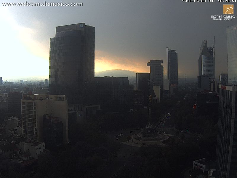 InfoMeteoro's tweet photo. AVISO: Fuerte tormenta⛈️ al Norte y Poniente de #CDMXcon alto potencial de granizo y viento arrachado mayor a 40 km/h. Se extenderá en la ciudad en próximos minutos. 

¡Manejen con precaución y no se metan en zonas inundadas¡ https://t.co/zksQ28MLe1