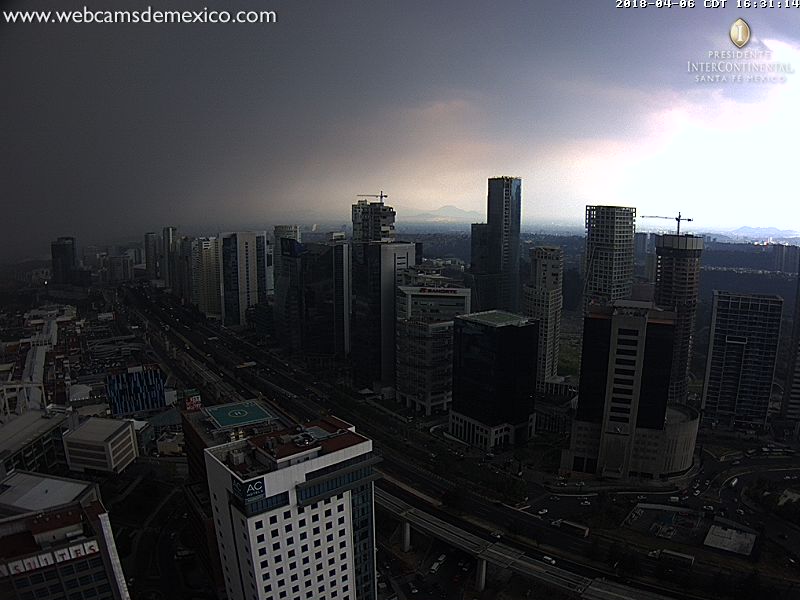 InfoMeteoro's tweet photo. AVISO: Fuerte tormenta⛈️ al Norte y Poniente de #CDMXcon alto potencial de granizo y viento arrachado mayor a 40 km/h. Se extenderá en la ciudad en próximos minutos. 

¡Manejen con precaución y no se metan en zonas inundadas¡ https://t.co/zksQ28MLe1
