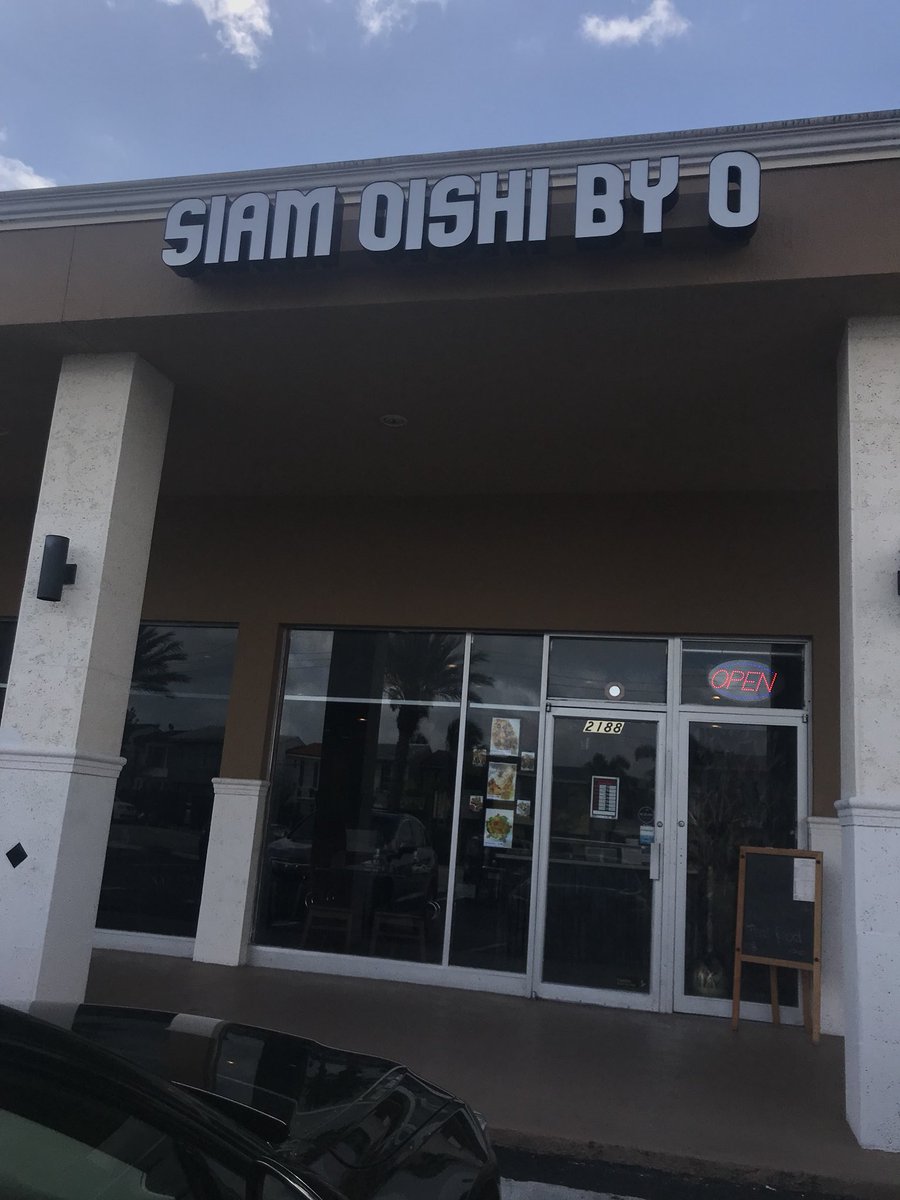 pearlescentpink's tweet photo. My mom’s restaurant been open for a month now but we still need to spread the word!! I want to make her dreams come true!! If you live in South Florida area please stop by Siam Oishi by O at 2188 NE 123rd st. North Miami!!

(Help rt this pls a customer could be on your timeline!) https://t.co/fUf0ddEx9d