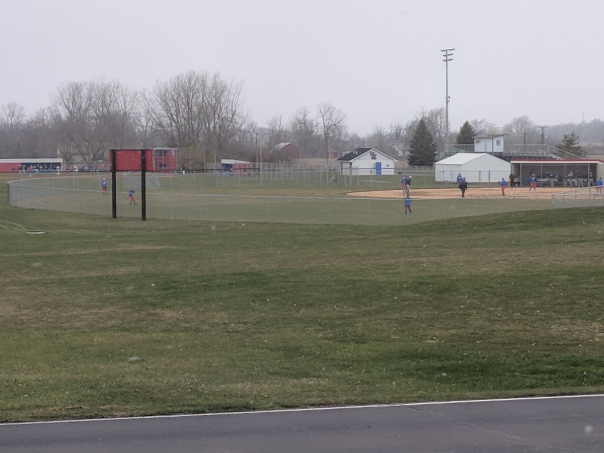 UC_Athletics's tweet photo. Great night in Union City for some Baseball, Softball, Tennis and SNOW. #whataspring #UCpride @UC_Principal @Baseball_UCHS @RandolphEastern @clintonjrandall @IHSAA1 https://t.co/K50HhRjDcr