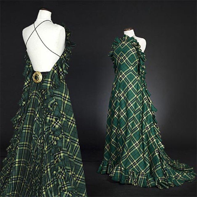 Canadian designer Michael Kaye has a unique eye for using Canadian tartan in modern garments. He’s even created tartan evening gowns – we kilt you not, they’ve been showcased at Sir Sean Connery’s #DressedtoKilt annual fundraiser 🏴󠁧󠁢󠁳󠁣󠁴󠁿#NationalTartanDay 📷michael.kaye/IG