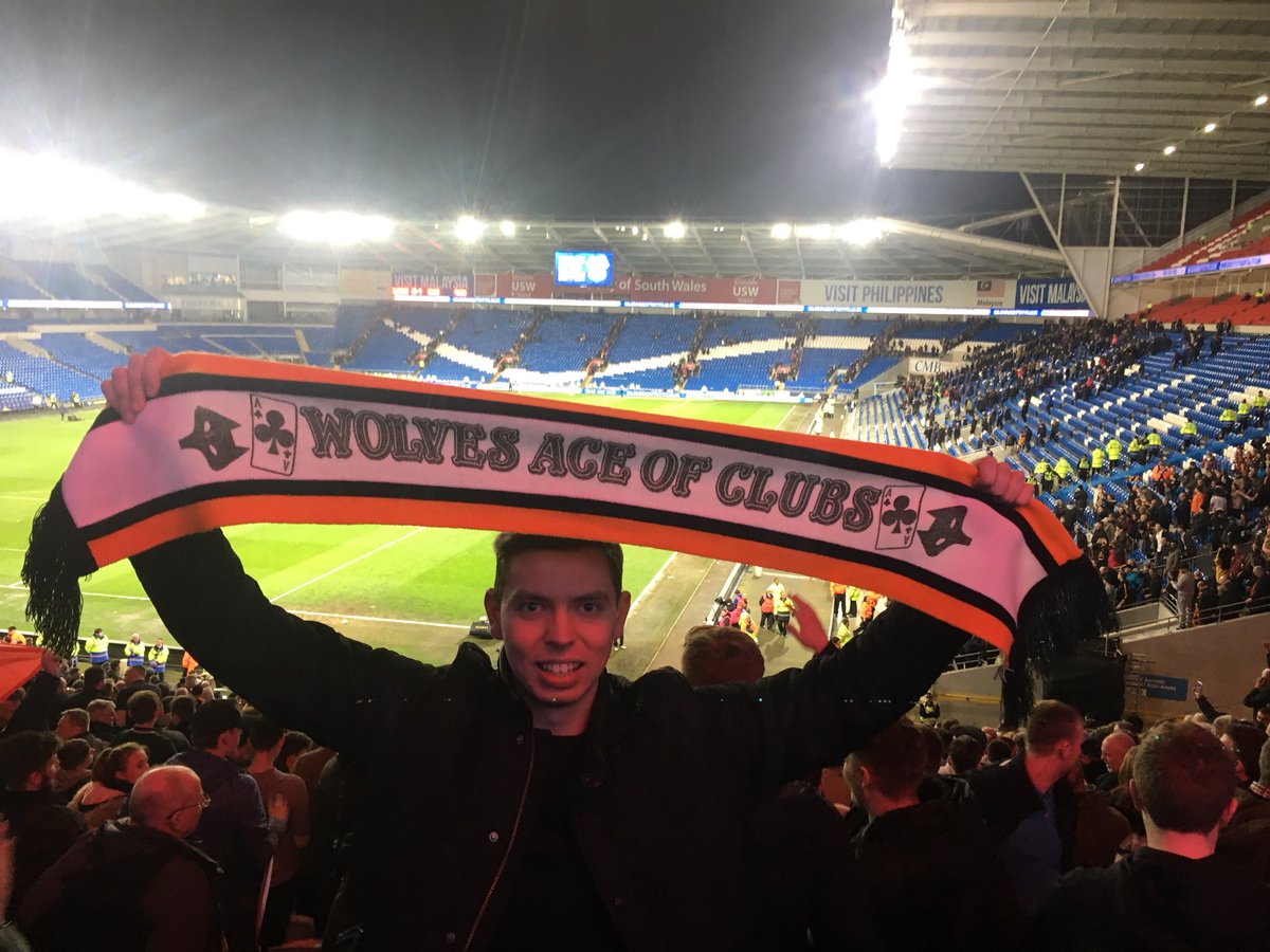 JMonks1993's tweet photo. That’s why we love Football. What a night in South Wales 🐺♣️🔶⚫️ https://t.co/1GF9P3zAgt