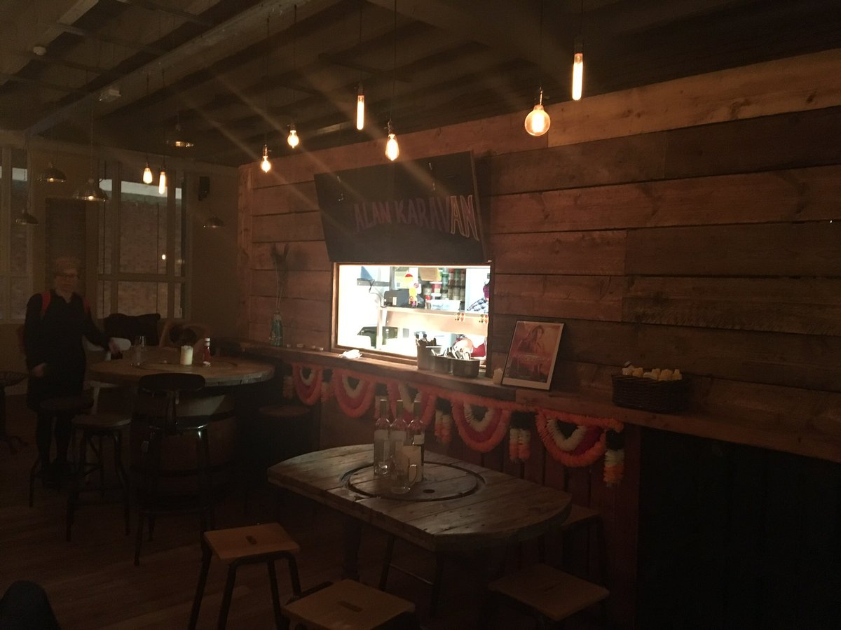 JoannaSuvarna's tweet photo. Lovely evening @SmallBarCardiff Highly recommend the taster beers &amp;the delicious food from @keralankaravan 🙂😍🍛🍻 #Cardiff #Wales #Foodie https://t.co/ZB768bqShH