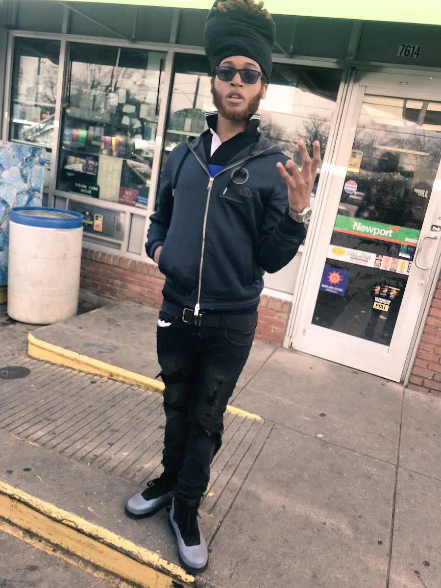 600blkshawtyyy's tweet photo. Steady trappin hard up off da pike 🏪📍got heavy work🏋🏽‍♂️ neva movin light #EMG4L https://t.co/bciUYgVKut