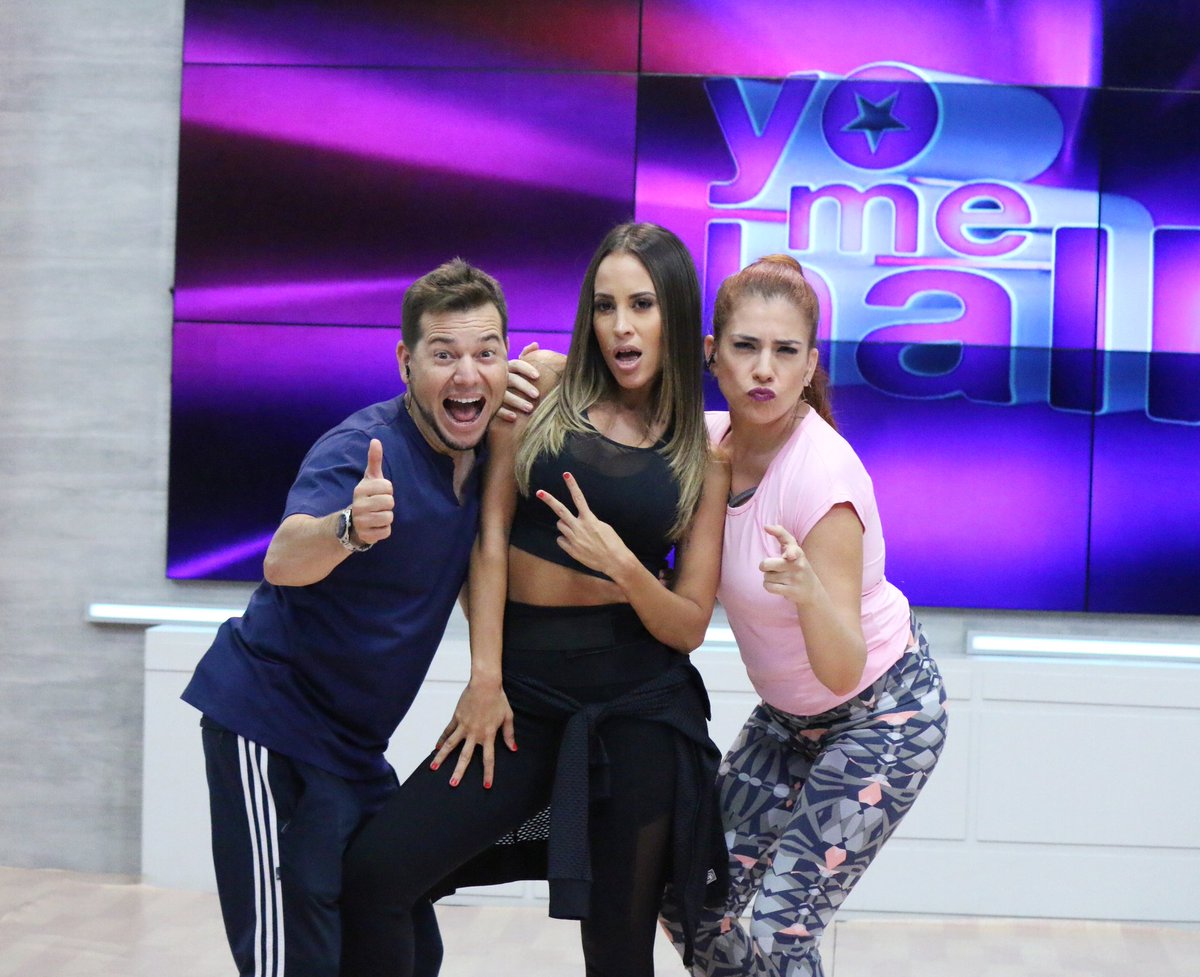 vivelatardepy's tweet photo. ¡Foto chicos! 😂👌 ¡Comenzamos con #YoMeHallo en #VLT! 🎉💣 https://t.co/ijnZUTdWwQ