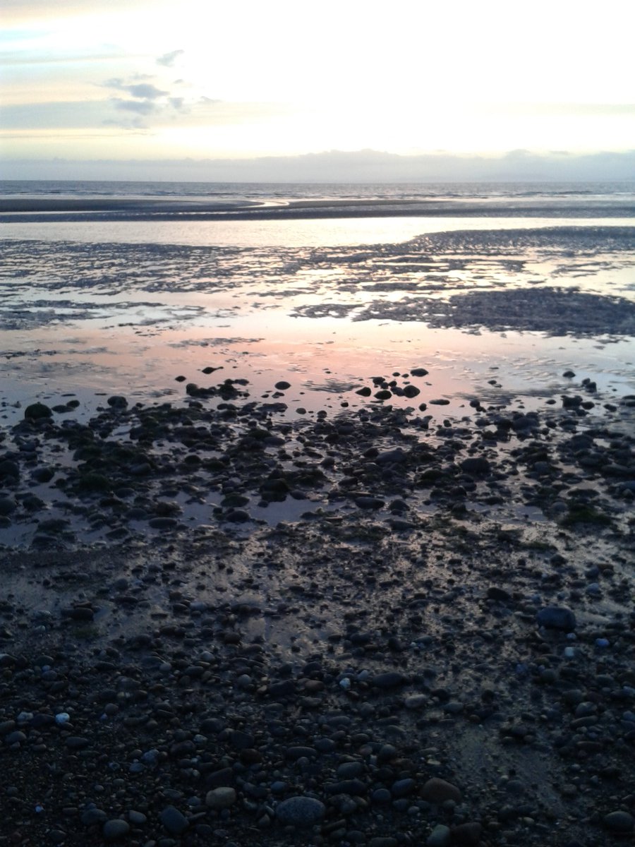wellycath's tweet photo. Finally got my elusive #SolwaySunset :-) https://t.co/boAugLnrRa