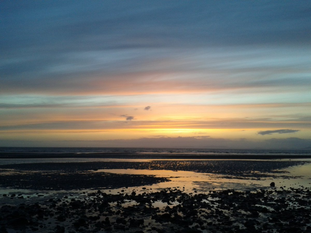 wellycath's tweet photo. Finally got my elusive #SolwaySunset :-) https://t.co/boAugLnrRa
