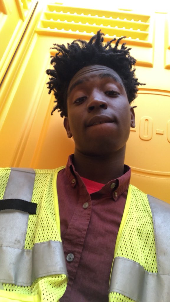 ItsReallyChee's tweet photo. Ducked off getting to the guap 💰 https://t.co/0AdSg5Crv7