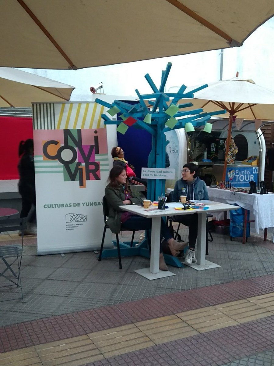 ¡Escribe tu visión de cultura del #BarrioYungay en el stand del <a href="/MuseoMemoriaCL/">Museo de la Memoria y los Derechos Humanos</a>! Aquí en #plazadebolsillo Cumming 🌳😊