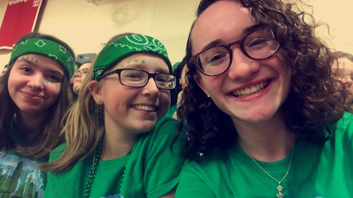 rory_magie's tweet photo. 2nd Place 💪💚 #colorwars2018 #classof2020 #sophomores https://t.co/Bssp6d3EE2