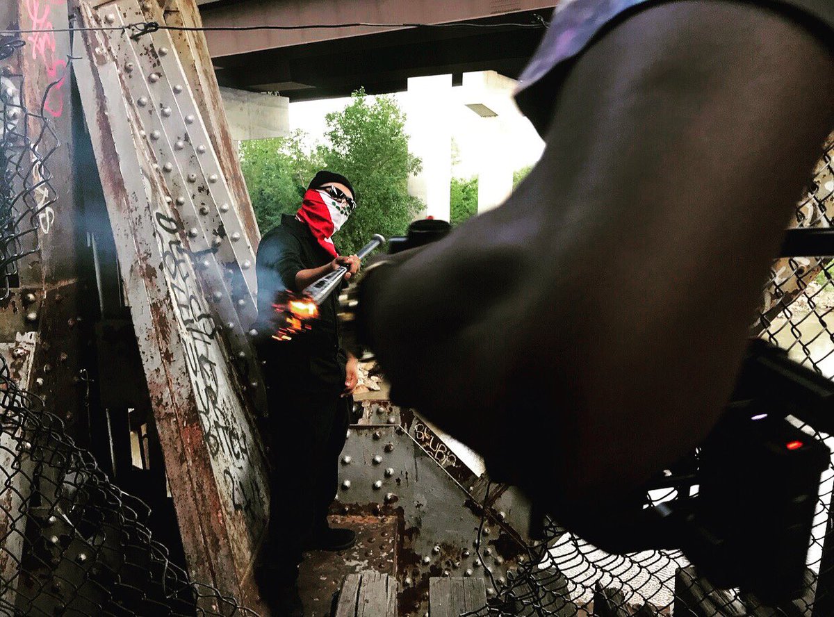 EOtheMechanic's tweet photo. New video dropping soon! #Directed by @vierfilms & @ezaccess π₯ just know itβs gonna be #LIT! π₯π₯π₯ literally!!! #latino #makingmoves #diego #rerelease #work #trabajo #nodaysoff #trap #latintrap #elbarrio #onset #lightscameraaction #WrenchLife #ElMecanicoooo π π¨π»βπ§π§ https://t.co/p6vMVUO5QX