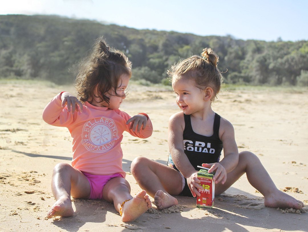 Check out these lil beach babes making the most of this weekend's sunshine 😍🌊
I bet they're chatting about how good frozen H2melon is 😉🍉
Perfect for those hot salty beach days ☀️
#h2melon #melontoyomouth #watermelonwater