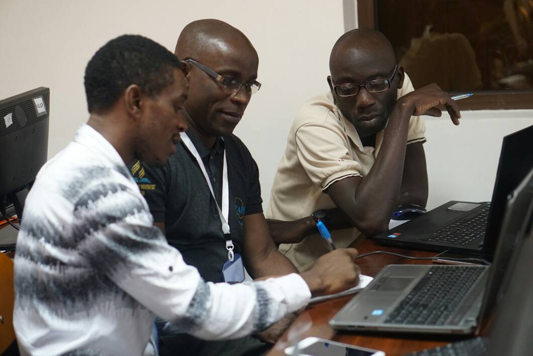 pythontz's tweet photo. Madam @rhysrose presenting unsupervised learning and its applications
#PytzMLS2018 #Tanzania #IndabaX #cive https://t.co/KGRzybq5dr