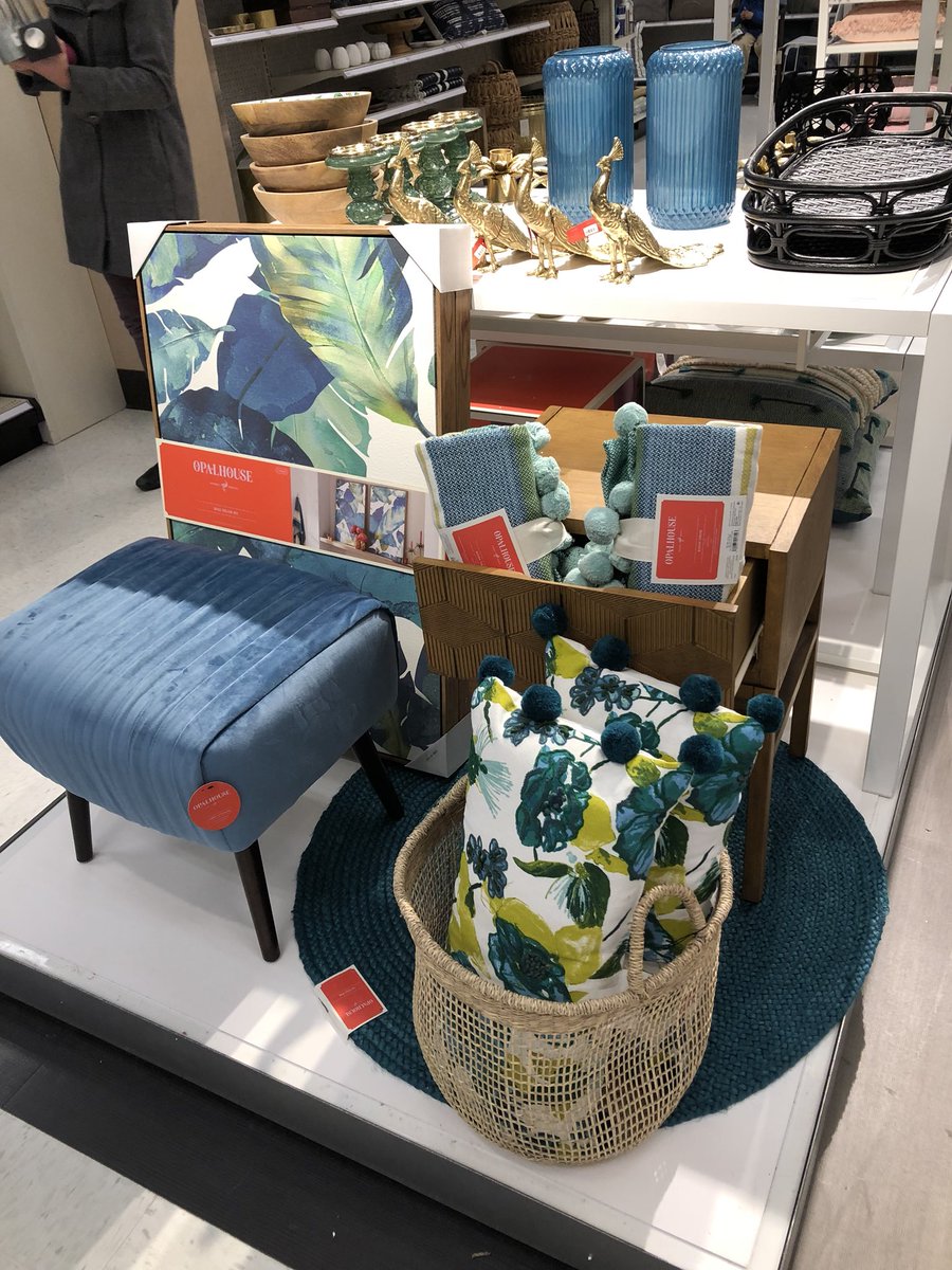 Abbie1889's tweet photo. Guests are already shopping #OPALHOUSE at South Loop! @Miz_Lizeth @cyndy_beastmode @m_deyle @nikki_j1981 https://t.co/7mSzFN68bC