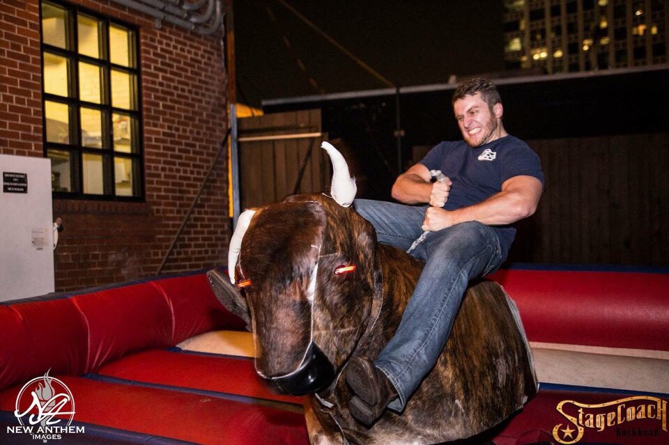 skeeton2105's tweet photo. Come out to @StagecoachAtl and celebrate the #ReturnOfTheBull with a cold one. See if you can beat the world champion mechanical bull rider (pictured below) https://t.co/SQJkLpT2ji