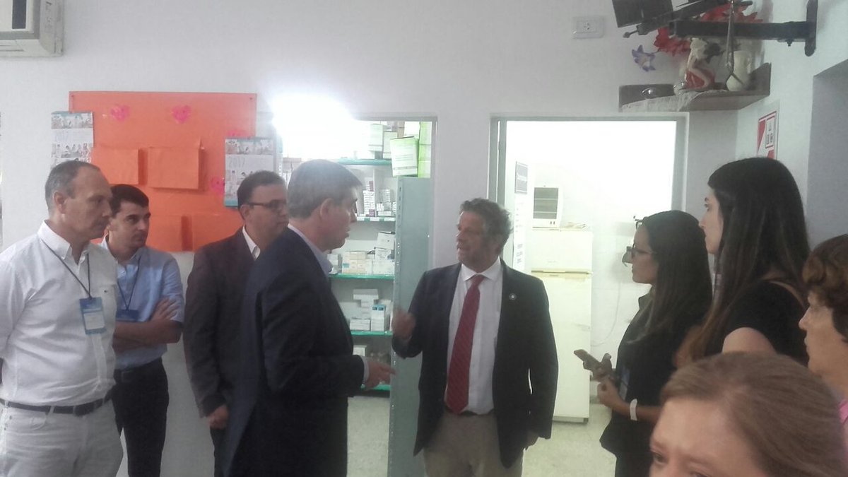 RubinsteinOk's tweet photo. Junto al ministro @zapi1968 visitamos el centro de salud Villa Barberán, donde vi el excelente trabajo que realiza el equipo de salud en el centro de atención primaria. https://t.co/tDWlCvpbav