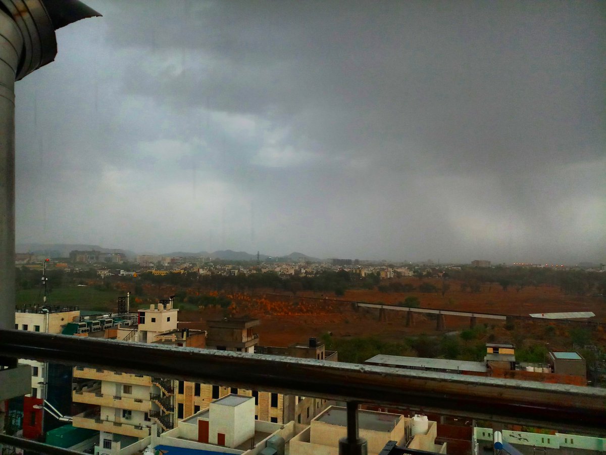 Sukanya05976630's tweet photo. #firstrainofjaipur 
#feelingawsome https://t.co/ucPBnj0IcE