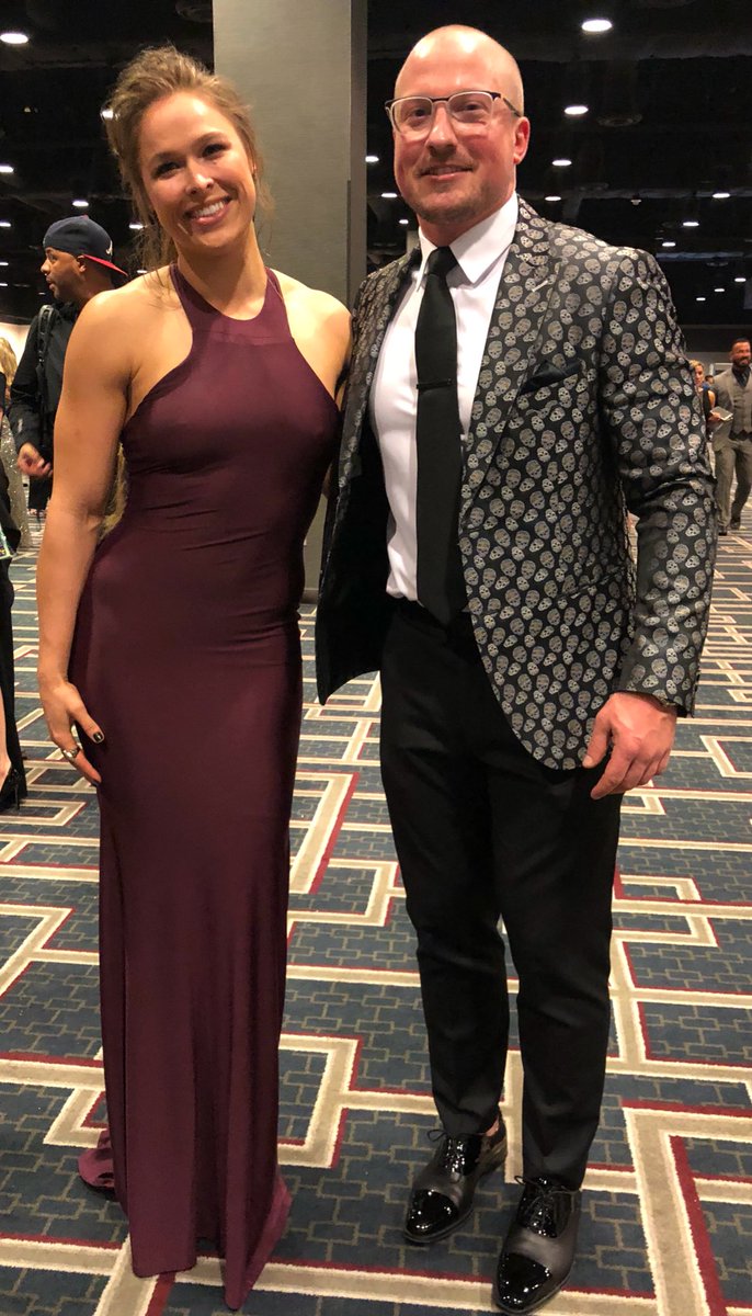 davidalanstyle's tweet photo. Here’s a sneak peak behind the scenes prior to the #WWEHallOfFame... Look who we just ran in to- @RondaRousey! #WWEHOF #WWE #WrestleMania https://t.co/cxNmSEiO0h