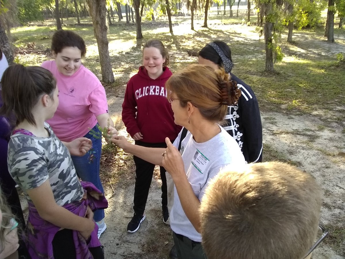 MsJax17's tweet photo. SS had a blast with a question and answer period with FWC rep Nancy Dwyer, followed by games and foraging for edible plants! #WeAreLMS #PublicschoolProud https://t.co/X1XTcf2ghA