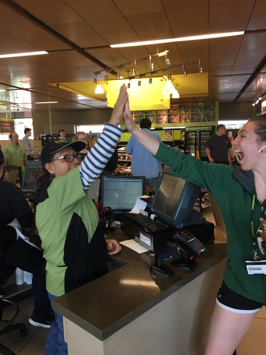 uohousing's tweet photo. It's Friday! Go to GSH for your Friday "high five"! π #HowDucksLive https://t.co/2c0oc7iTSZ