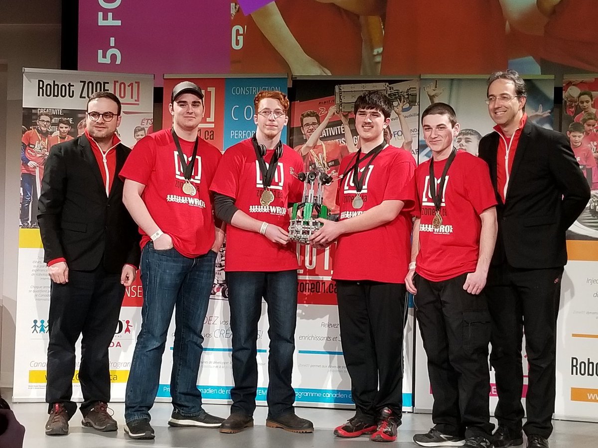 mmelynnwallace's tweet photo. Bravo à tous les élèves du @Ottawacepeo qui ont participé à @RobotiqueZone01! Félicitations à ceux et celles qui ont remporté des prix! Voici quelques photos de la journée. #zone01 @DominicBruneau https://t.co/SV5y3Jwhj6