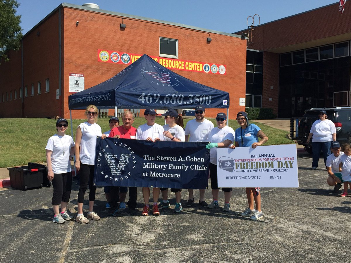 BattleBuddyInfo's tweet photo. .@TheBushCenter Bringing committed and creative volunteers of .@MFCMetrocare together to beautify Dallas Veterans Resource Center @vrcdallas during #FREEDOMDAY2017 #mychargetokeep https://t.co/52lLTG7UqJ
