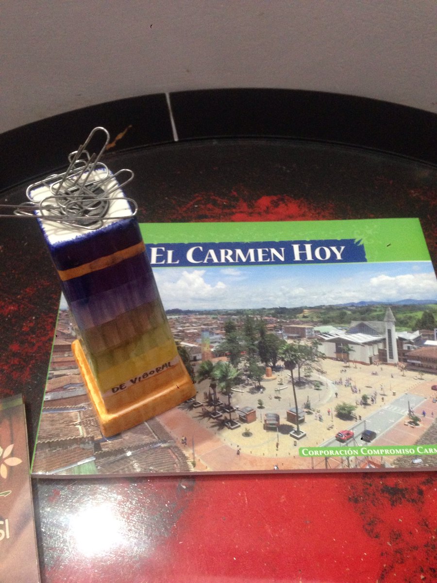 AlfareroDeco's tweet photo. Torre icono de #ElCarmendeViboral se convierte en un artilugio para dispensar clips. https://t.co/ysd2fq50dN