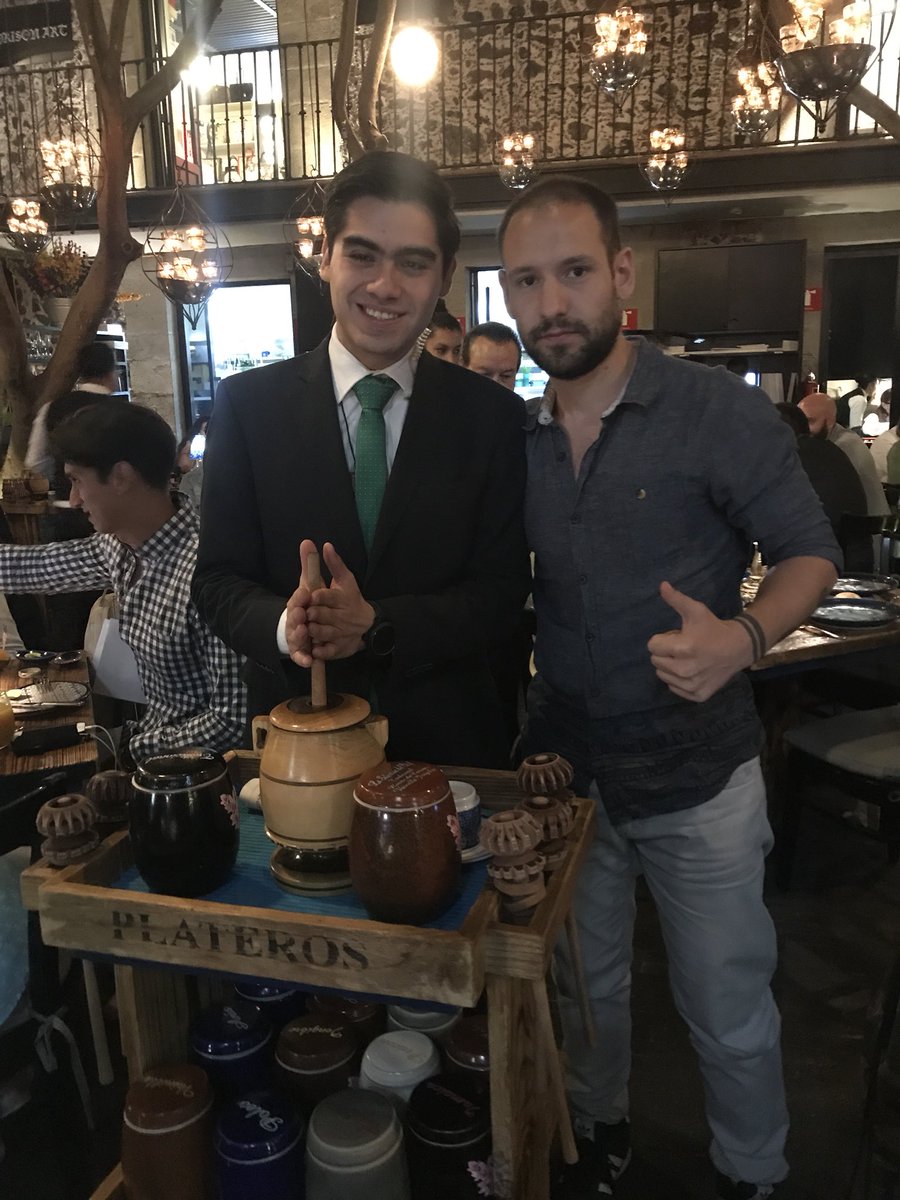 cheffbaca's tweet photo. Increíble experiencia en @AZUL_CDMX El capi Edson Sauza nos atendió increíble y nos contó una gran historia de la sopa de tortilla, hizo que nos enamoráramos de toda la carta
Gracias Chef @MunozZurita https://t.co/vHGgSMpPX6