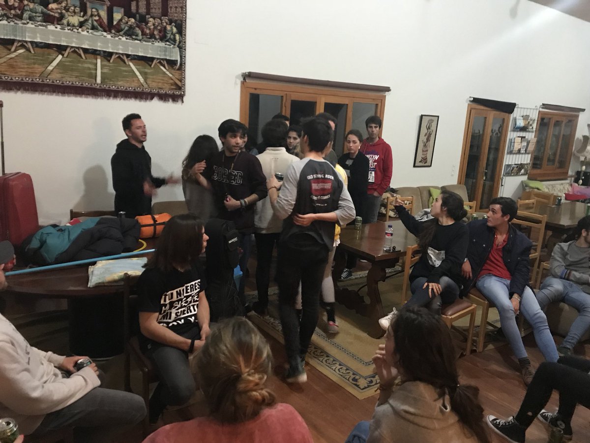 campalavid's tweet photo. Nuestros monitores con más ganas que nunca preparan ya el campamento la Vid 2018 en Becerril de la Sierra... QUEREMOS SOÑAR junto vuestros hijos @buenconmadrid @CSASevillaPasto @sanagusmadrid #Negrales @csasantander https://t.co/FuhiQqsAIT