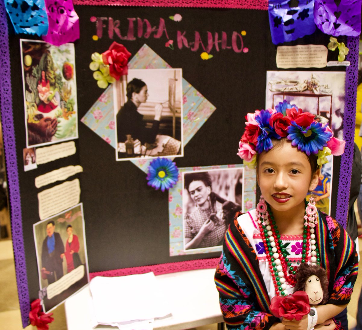 Beaumont_SD's tweet photo. So awesome! To go along with their biography genre study, all third grade students at #SundanceElementary created a “Wax Museum”. They each represented a person who has had an impact on our world. The kids were very dedicated! #BeaumontUSD #HomeSchoolCommunity @tdav8 https://t.co/YH3Sqy8ABi