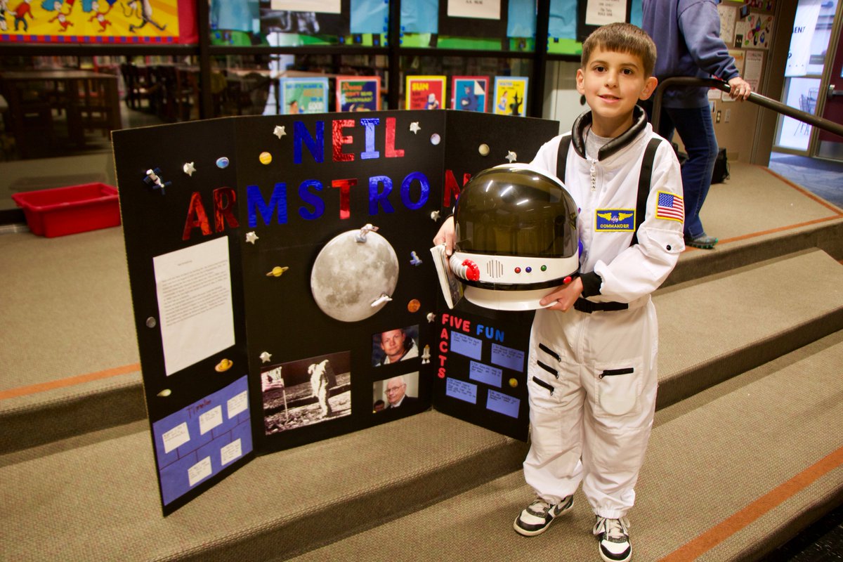 Beaumont_SD's tweet photo. So awesome! To go along with their biography genre study, all third grade students at #SundanceElementary created a “Wax Museum”. They each represented a person who has had an impact on our world. The kids were very dedicated! #BeaumontUSD #HomeSchoolCommunity @tdav8 https://t.co/YH3Sqy8ABi