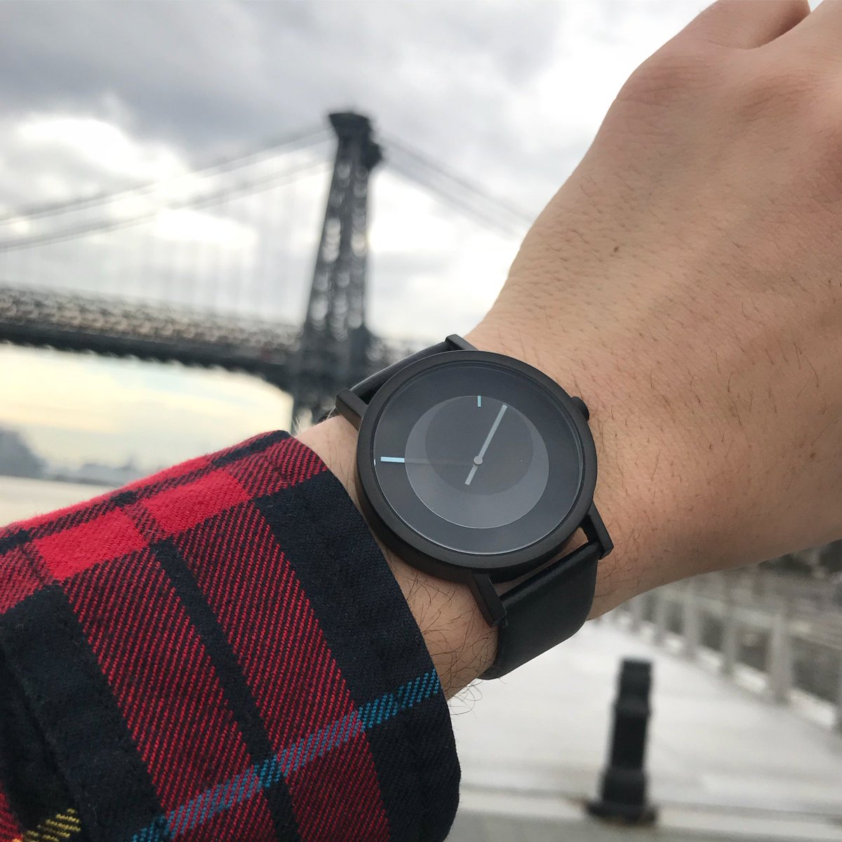 Glocal_Design's tweet photo. #Tangency de @JoelEscalona, es un reloj para #ProjectWatches que nace de un juego geométrico que crea toda una experiencia visual al ver pasar el tiempo https://t.co/YpaUXhlvME https://t.co/gssgv2hMpE
