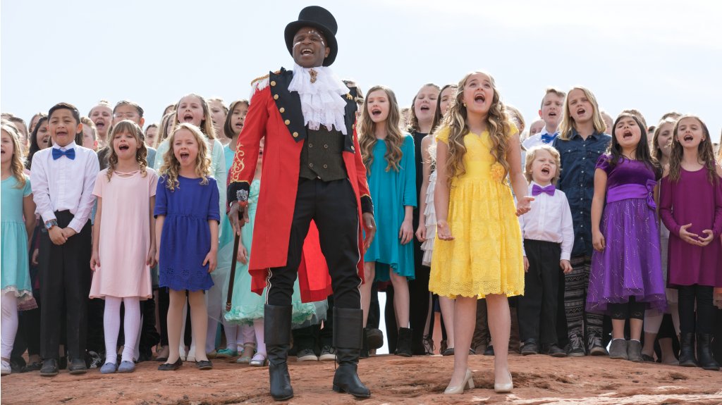 utahtechu's tweet photo. Hey, @GreatestShowman cast! Meet The Greatest (African) Showman, @alexboyereal. 🎩 #AMillionDreams https://t.co/e10q7EH095 https://t.co/F4ssVI8bJ4