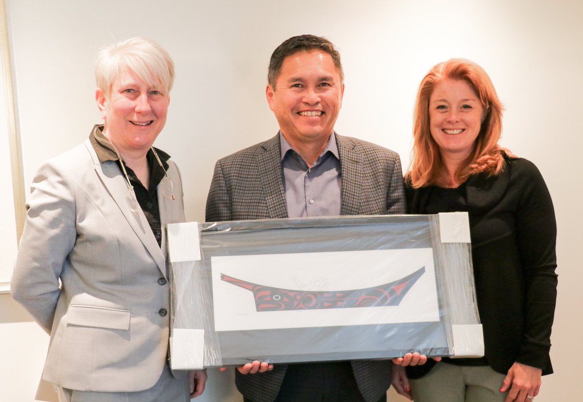 Officially in the canoe together.
#PaddlingTogether
@BCHealthReg <a href="/fnha/">FNHA</a>
#Partnership