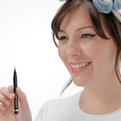 CliniqueMexico's tweet photo. ¿Sabes cómo lograr un perfecto cat eye? ¡Con #PrettyEasy Liquid Eyelining Pen! Su delgado aplicador de precisión te da color puro y dura 24 horas. https://t.co/MkLils0u3j https://t.co/XyLtXUjpKR