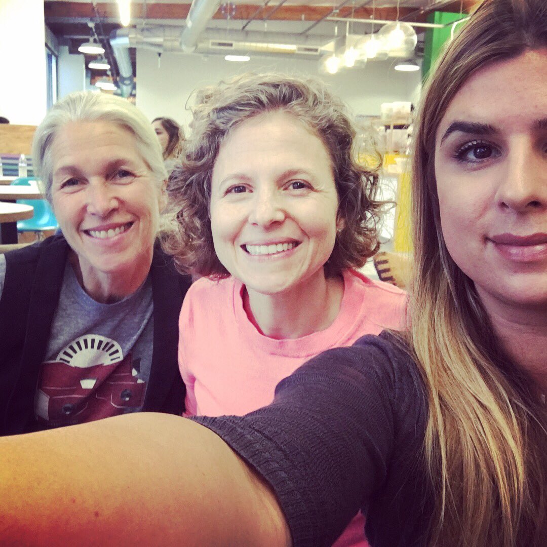 ar_vr_women's tweet photo. So grateful for the opportunity to meet the talented people behind #facebookspaces It’s been such n amazing journey🔮💜 #arvrwomen @IvaLeon @iSiciliana @LisaKotecki https://t.co/5GfR6YVRhL