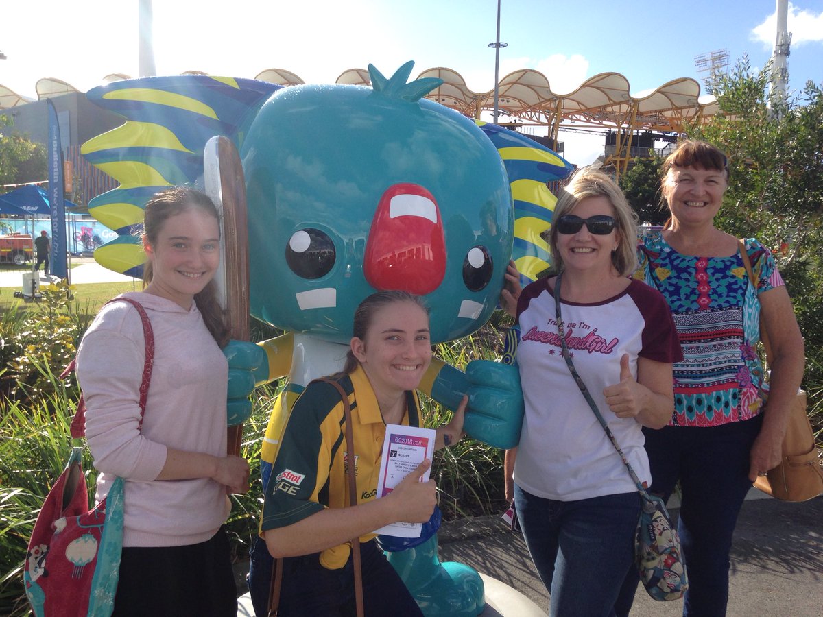 youtube41D's tweet photo. #GC2018WEIGHTLIFTING got the family to cheer on Australia!! https://t.co/XOi6goVqPg