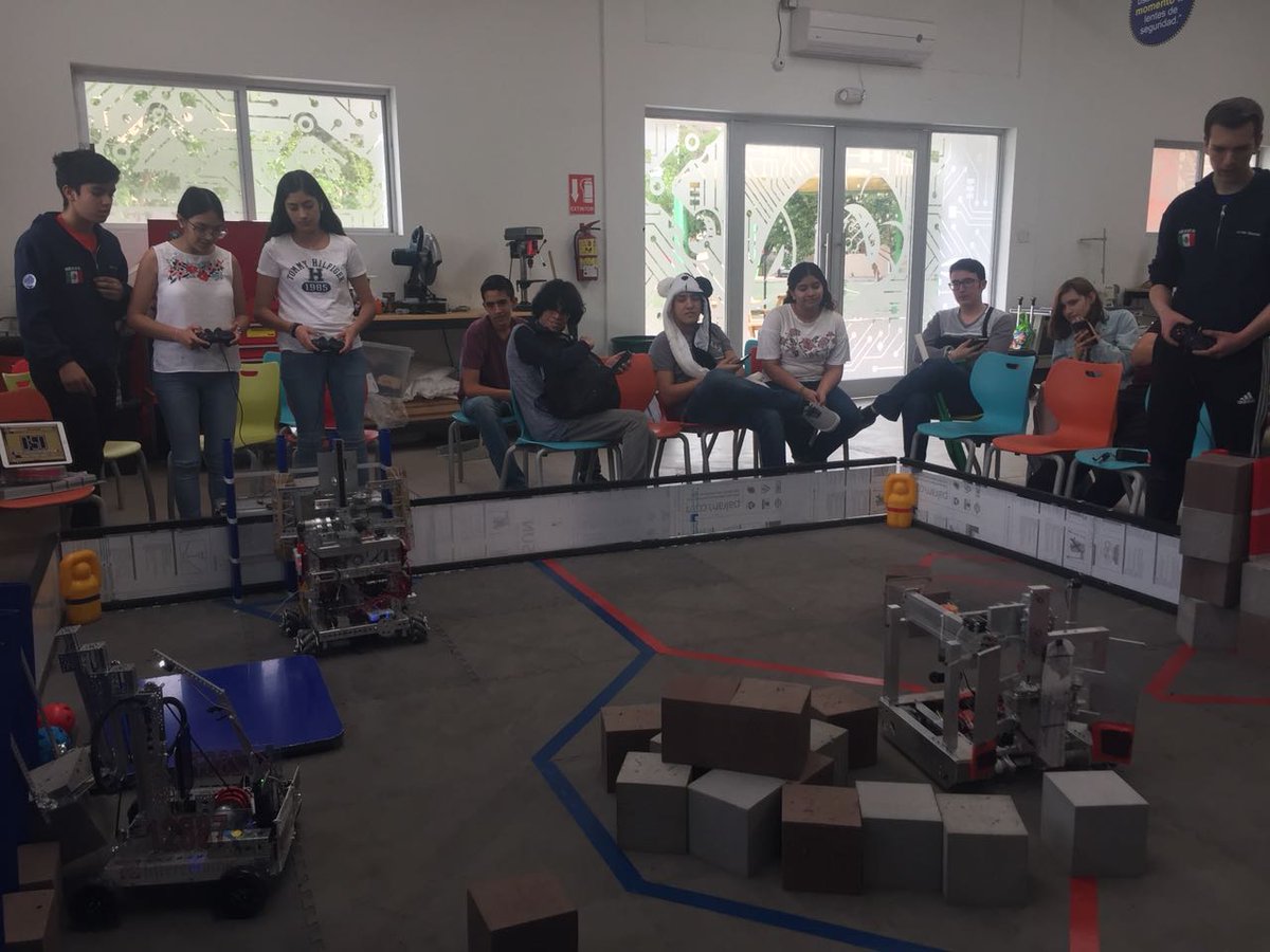 devolt_6407's tweet photo. our ftc team having a great time with @Botrregos!! #devoltizate #omgrobots #firstinspiresme #ftc https://t.co/31s9vy237x