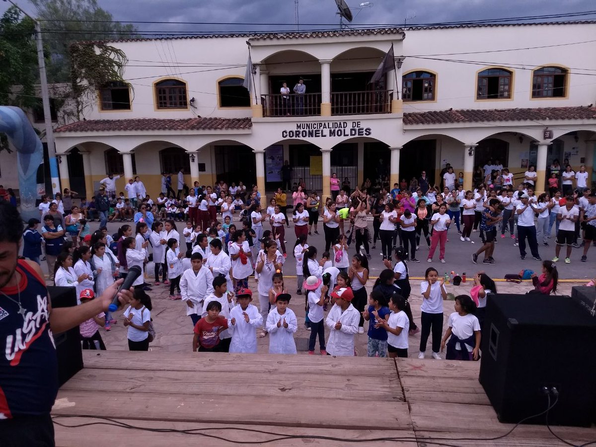 EFSaltaMECyT's tweet photo. #6deAbril bajo el lema: SEA ACTIVO TODOS LOS DIAS la Coordinación de EF de Salta dijo presente en el DIA MUNDIAL DE LA ACTIVIDAD FISICA.
Escuelas y comunidades de toda la provincia en movimiento! @aniberruezo @UrtubeyJM @PabloJuncos @MesonesLH https://t.co/N9n3Wd2xPu
