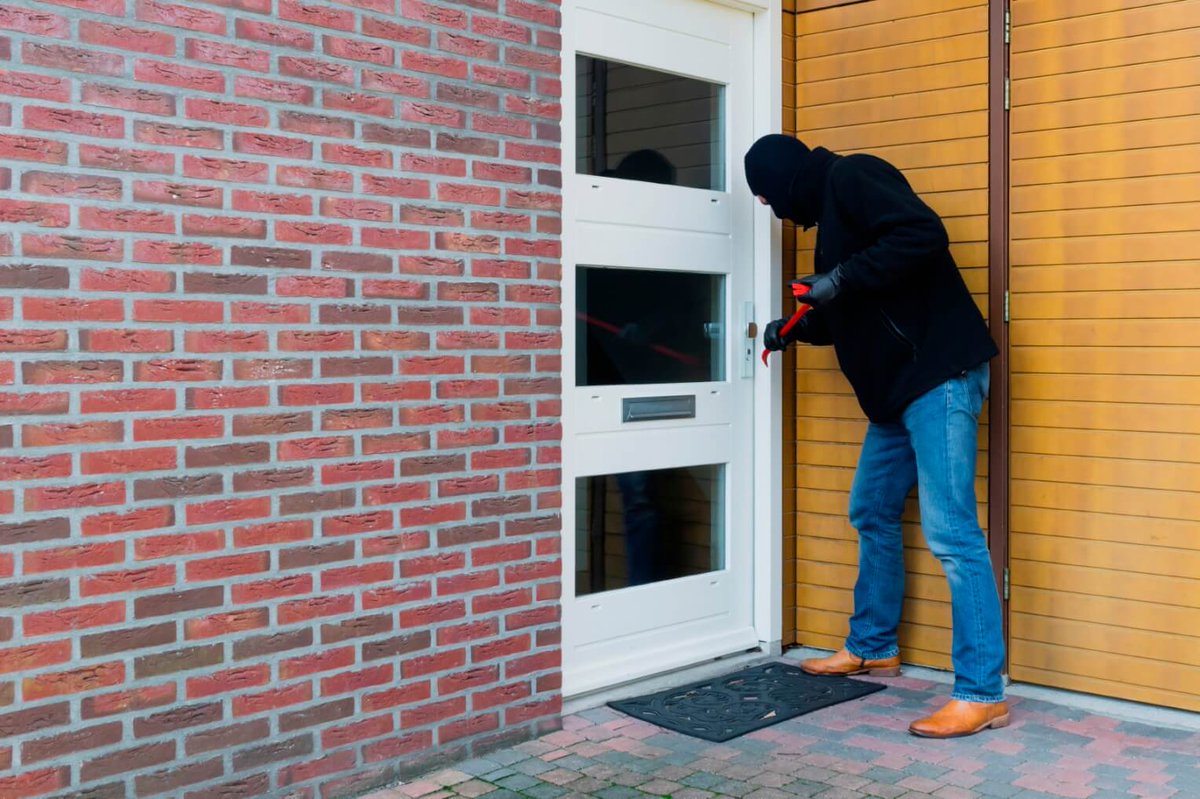 key247locksmith's tweet photo. Have you recently experienced an attempted #burglary that has damaged your door? We offer you the most appropriate &amp; fastest #LockSmith solutions on highly competitive price for the most complicated problems. Contact us: https://t.co/KLHMC3Ocpx #LockRepair #Locks #Keys #Security https://t.co/eYI2LIQl85