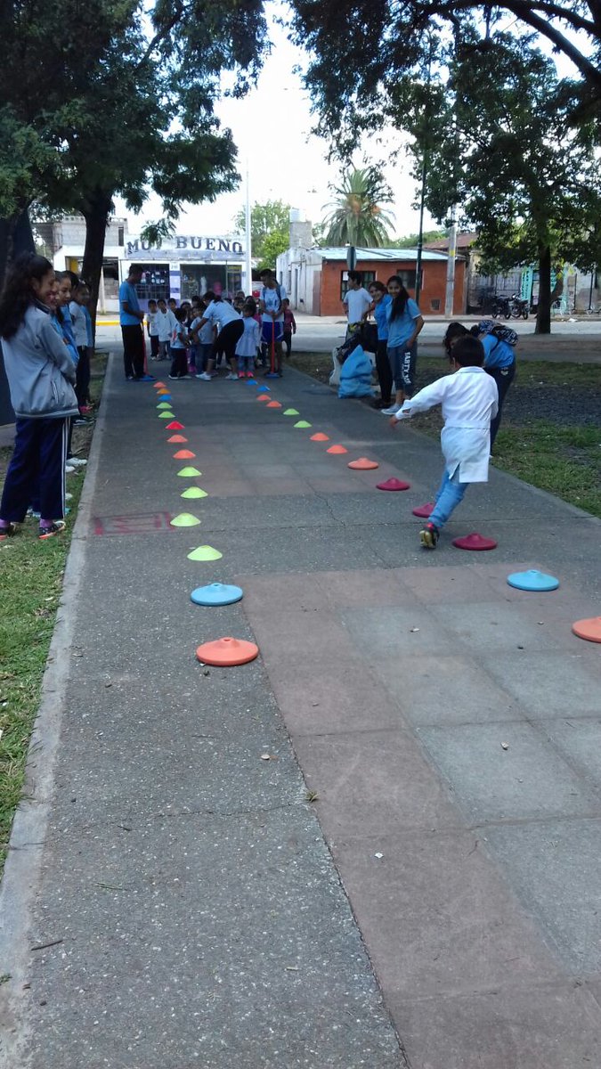EFSaltaMECyT's tweet photo. #6deAbril bajo el lema: SEA ACTIVO TODOS LOS DIAS la Coordinación de EF de Salta dijo presente en el DIA MUNDIAL DE LA ACTIVIDAD FISICA.
Escuelas y comunidades de toda la provincia en movimiento! @aniberruezo @UrtubeyJM @PabloJuncos @MesonesLH https://t.co/N9n3Wd2xPu