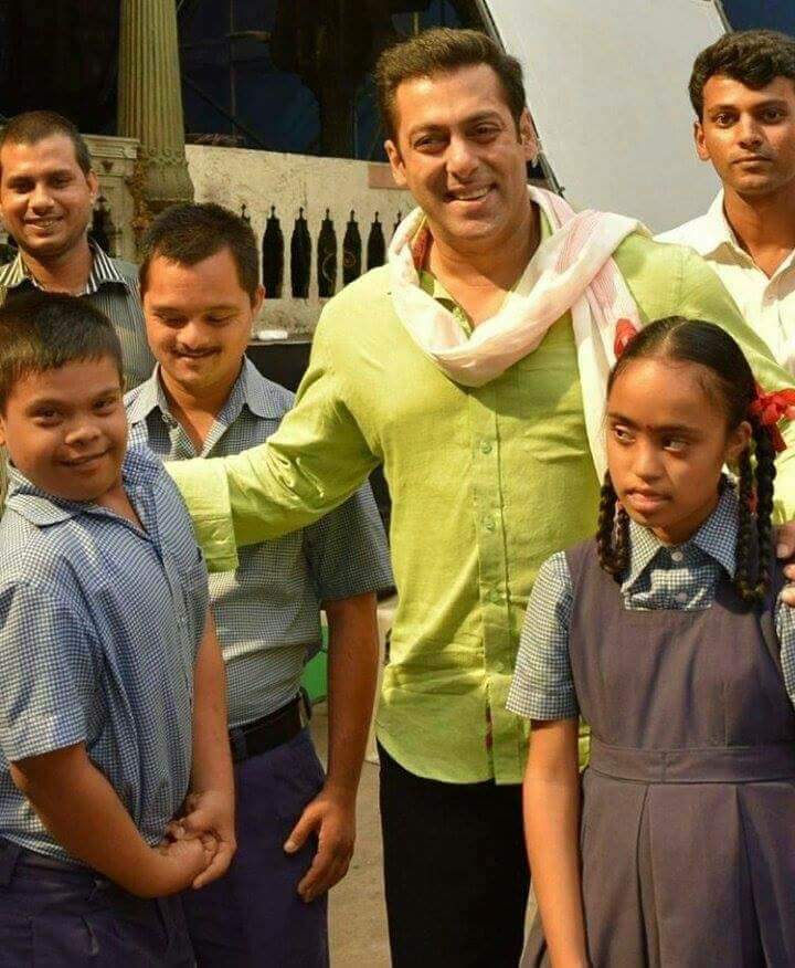 SuzaSojib's tweet photo. #WeSupportSalmankhan  #WeLoveYouSalmanKhan #WeStandWithSalmanKhan https://t.co/Ao75C8dcYM