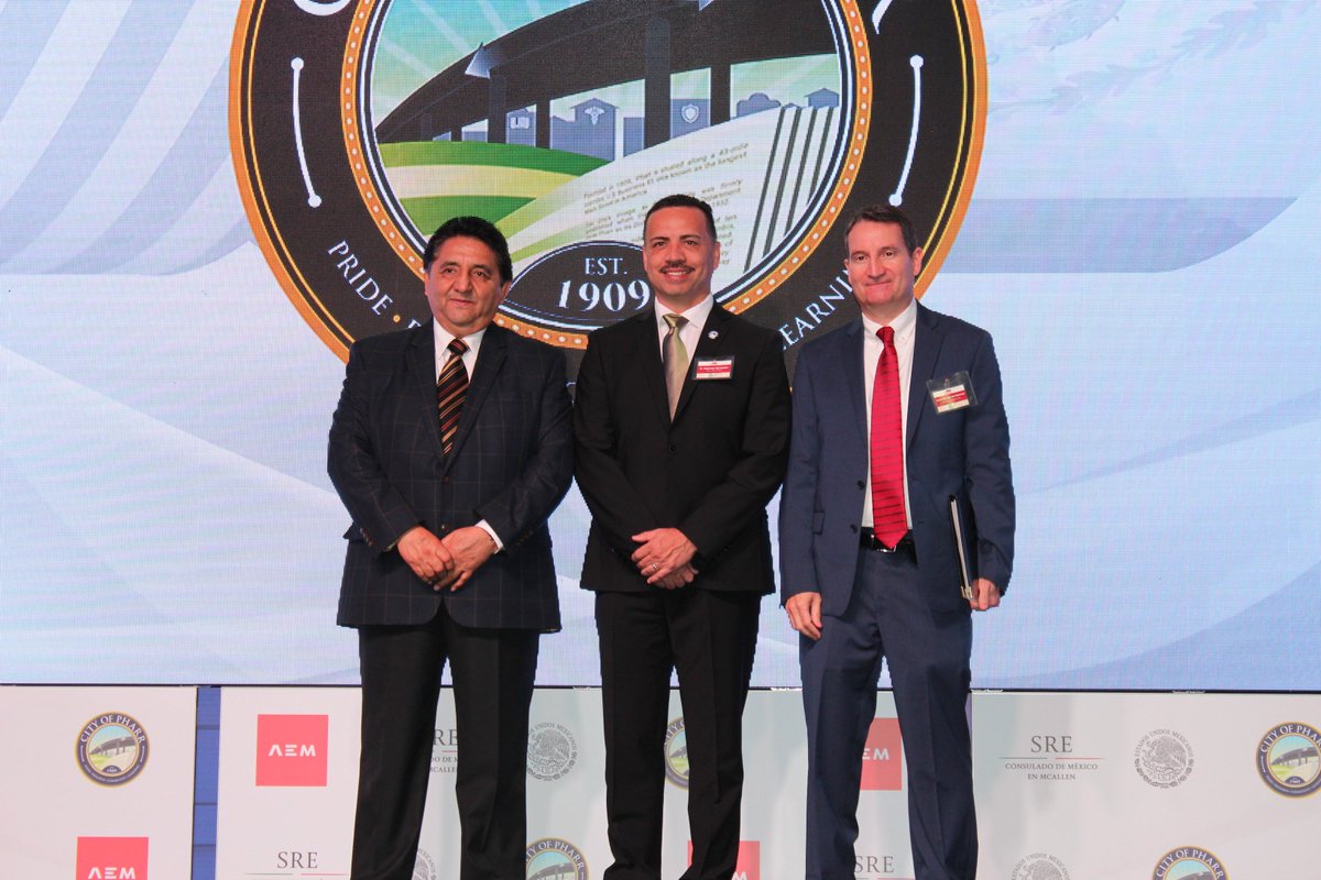 ConsulMexMAC's tweet photo. Concurrido "Seminario del RGV sobre la relación bilateral México - Estados Unidos: el Tratado de Libre Comercio de América del Norte" @egbernalm @PharrTx @aemrgv https://t.co/XWN27aZSXS