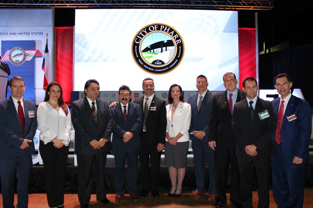 ConsulMexMAC's tweet photo. Concurrido "Seminario del RGV sobre la relación bilateral México - Estados Unidos: el Tratado de Libre Comercio de América del Norte" @egbernalm @PharrTx @aemrgv https://t.co/XWN27aZSXS