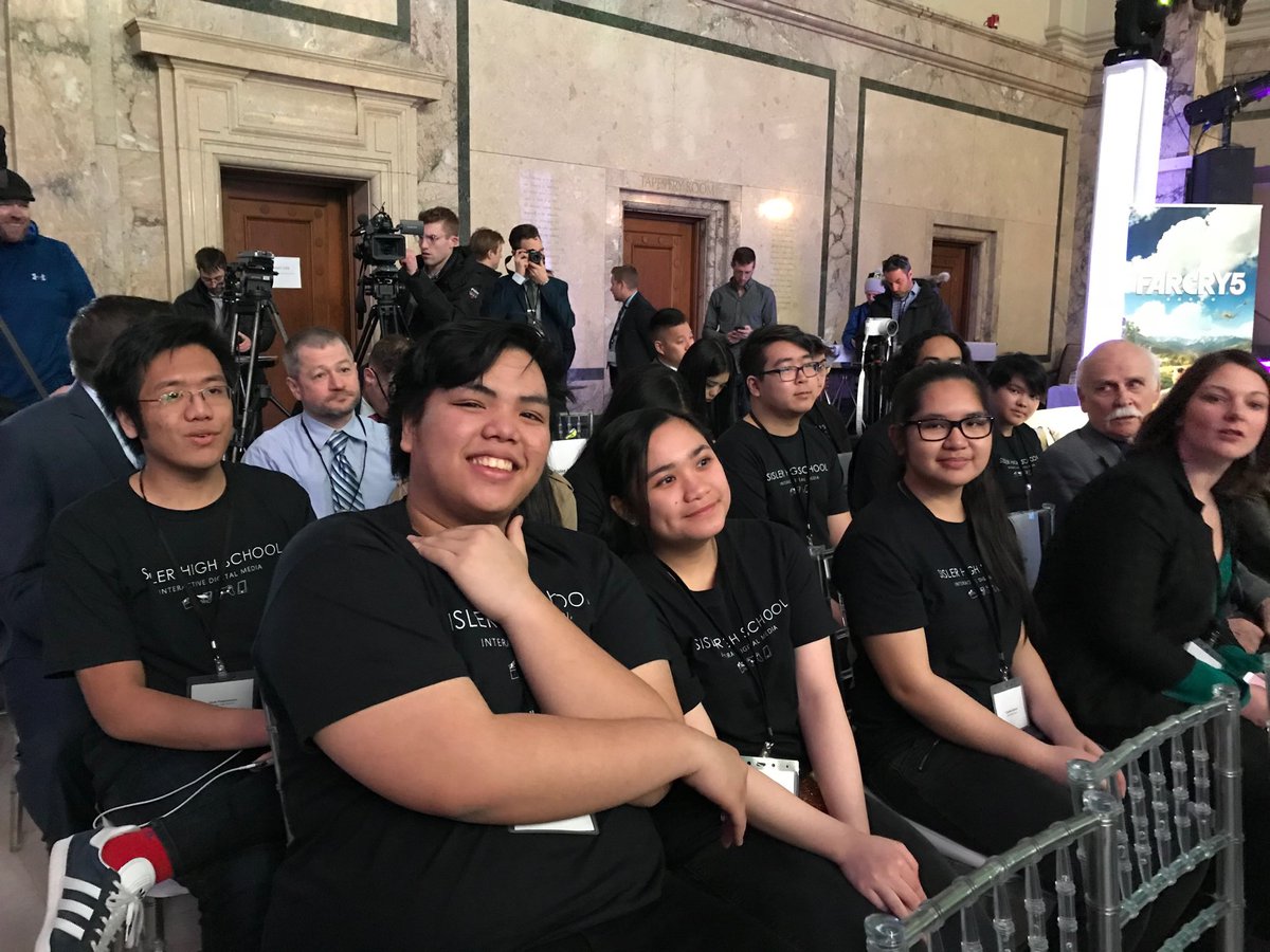 TechManitoba's tweet photo. Future @Ubisoft Winnipeg creators &amp; developers! @SislerIDM Great things in store for you all. @NewMediaMB @ICTAM @EDWinnipeg @JamieALeduc https://t.co/khf7vR1Rv3