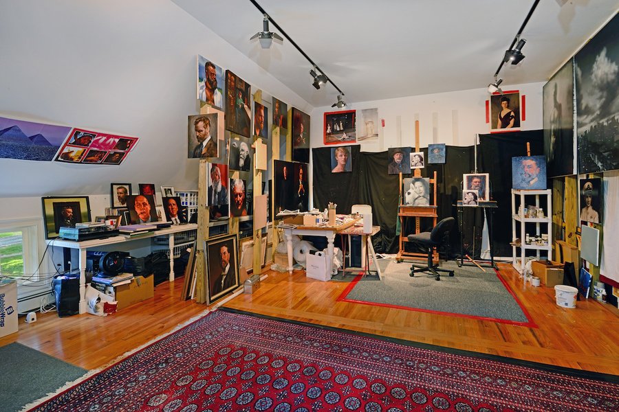 MansionGlobal's tweet image. Award-Winning Actor Victor Garber Selling New York Compound for $1.649M mansion.global/2JrgbSQ